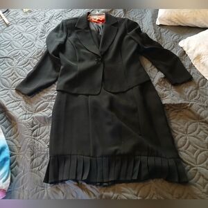 Danny & Nicole Black Pleated Hem Dress Suit